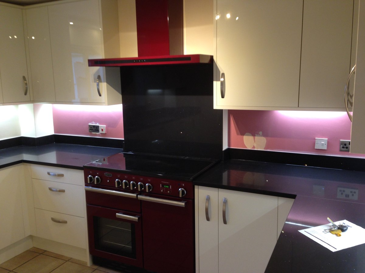MawGreen's tweet photo. Here is one of our latest stunning kitchens fitted by us at MawGreen https://t.co/UKPEknotnC