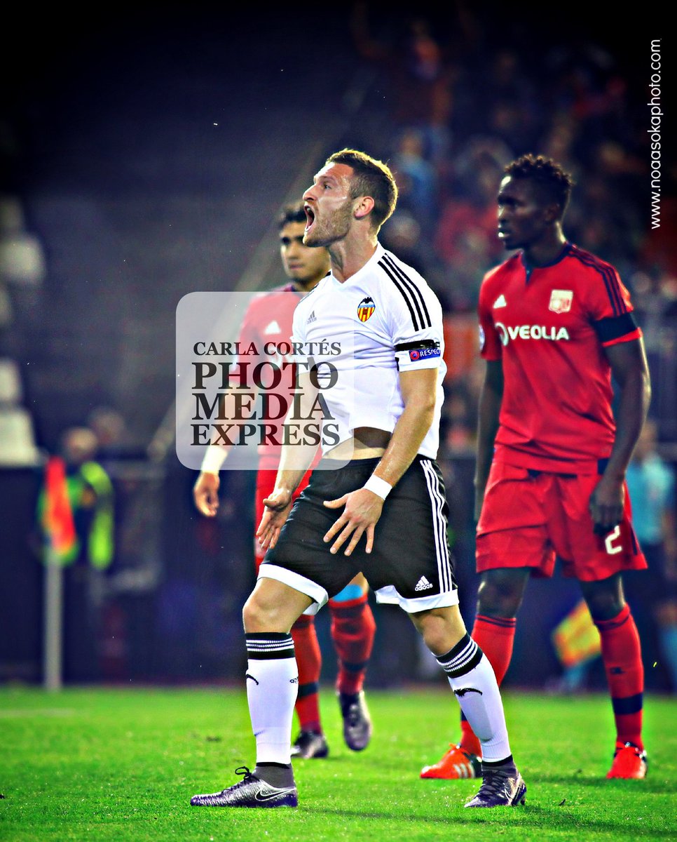 noaasoka's tweet photo. Rabia. Impotencia.
#VCFlyon #ValenciaCF #UCL https://t.co/yMHthT1jIx