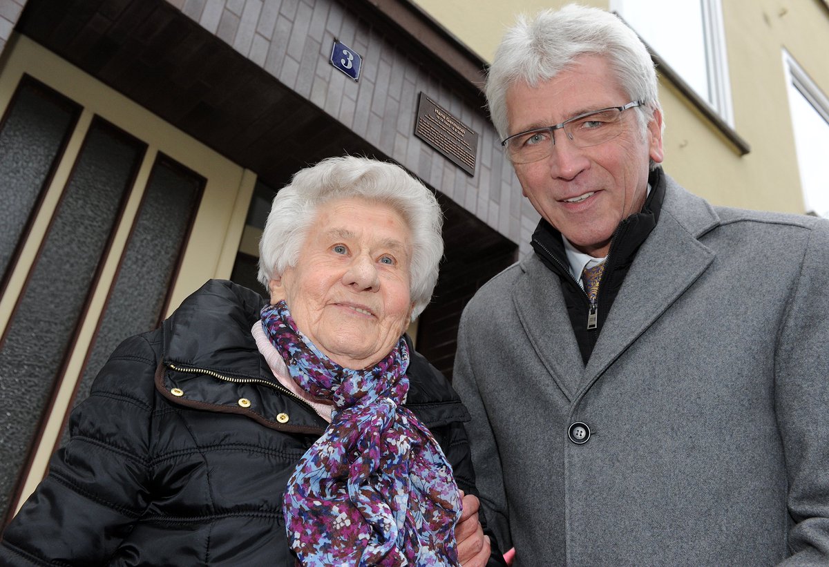 Gedenktafel für Stadthistoriker Germandi - OB: "Er war wandelndes Gedächtnis Kassels" bit.ly/HansGermandi (mic) https://t.co/YZd70UUizD