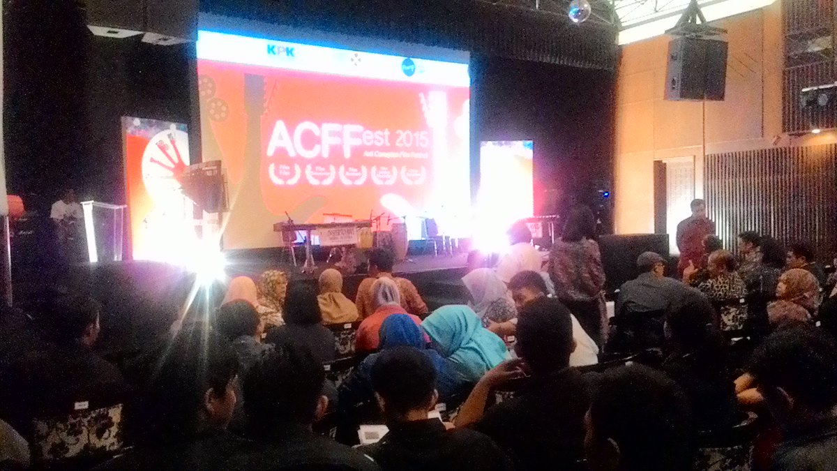 kartaRW11ckutra's tweet photo. Kita lagi ad di @ACFFest ...nuhun uleman na..hihigi #PRUNG #HariAntiKorupsi #karta11 #acffest https://t.co/mtFtawHdCs