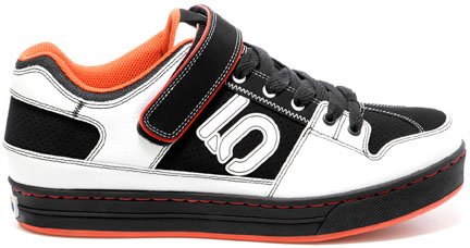 FreeFlowBikes's tweet photo. 5Ten Minnaar reduced to clear. Size 11&amp;12 RRP £109.99 now £64.99 online, £54.99 in-store https://t.co/WXuU4MPDkD https://t.co/7zvIpWObtI