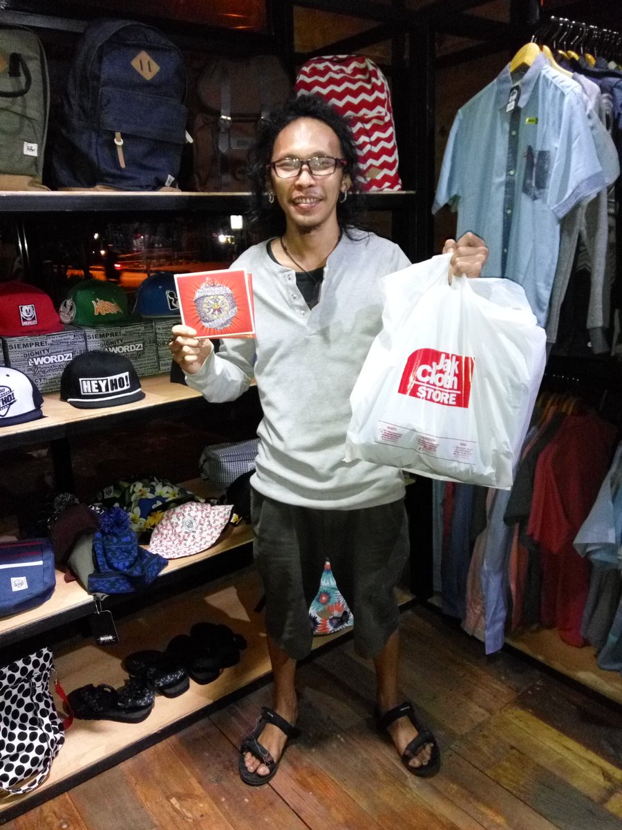 EmilioSiregar's tweet photo. Big thx brader @Joe_Dread ,udah mampir Dan shopping di @heyho_cinere Dan beli CD album terbaru @Gangstarasta ..:)) https://t.co/biNL6AdTuT