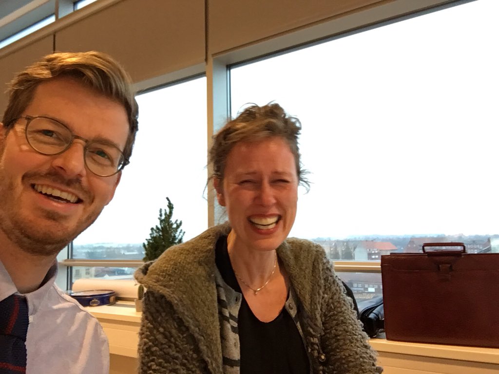 Tokeroed's tweet photo. Alt går op i en højere enhed. Pludselig - som lynet fra en klar himmel - finder vi svaret. "Content søjle". #buzzBS https://t.co/6I6PZ3dmXf