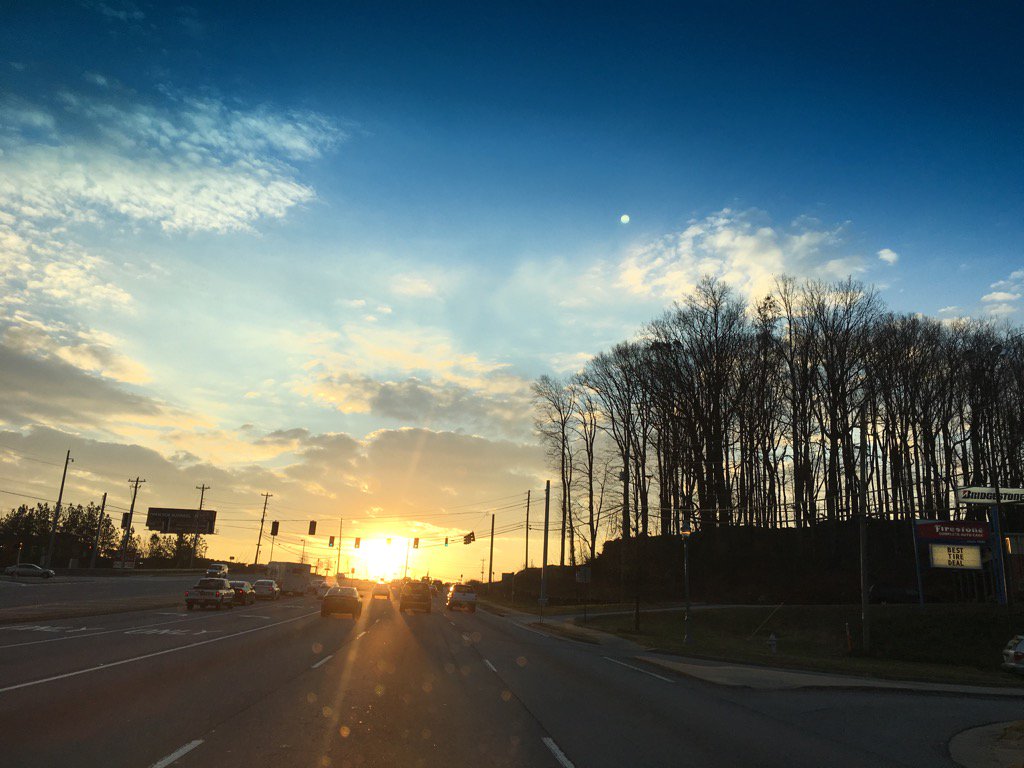 gio360's tweet photo. morning skies over #NorthernGeorgia #Atlanta https://t.co/Gj69zYcnxY