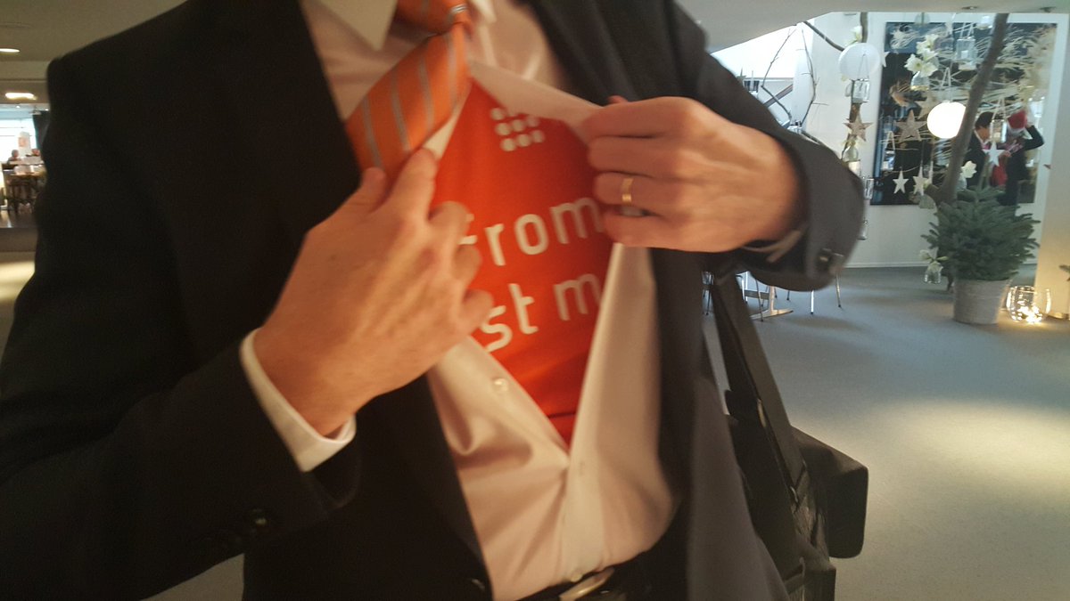 mitsymposium's tweet photo. Are you from IT? Yes we trust you: haal je t-shirt bij de registratiebalie #mits15 #mitsym https://t.co/Bpz0weqYAi