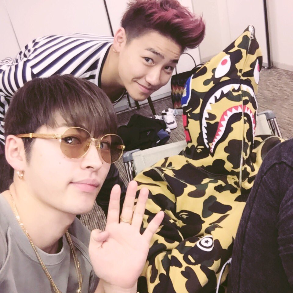 generationsfext's tweet photo. 玲於です。
裕太くんがシャークマンのまま寝ていましたので一枚。
とある撮影に��け3人で模索中。
是非楽しみにして下さい！

#スリーマンセル https://t.co/qPOuzKjDzW