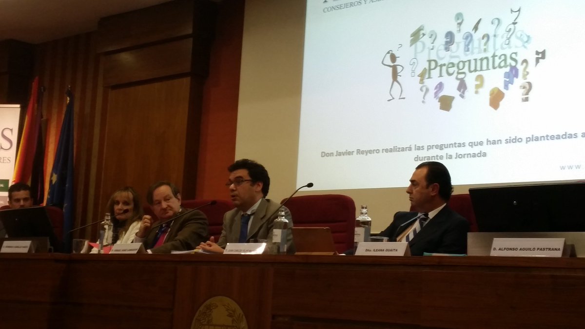 Ileanaguaita's tweet photo. Con @sanz_ismael Director General de Innovación, Becas y Ayudas contestando preguntas sobre educacion en @argoscon https://t.co/osZDvrMFqP