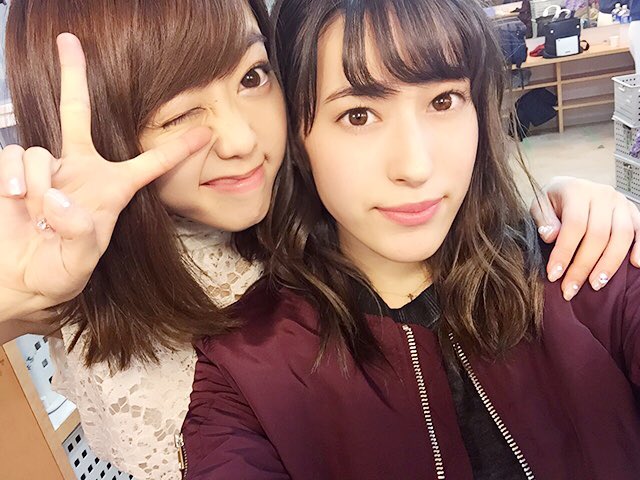 髪の毛と前髪の分け目変えました