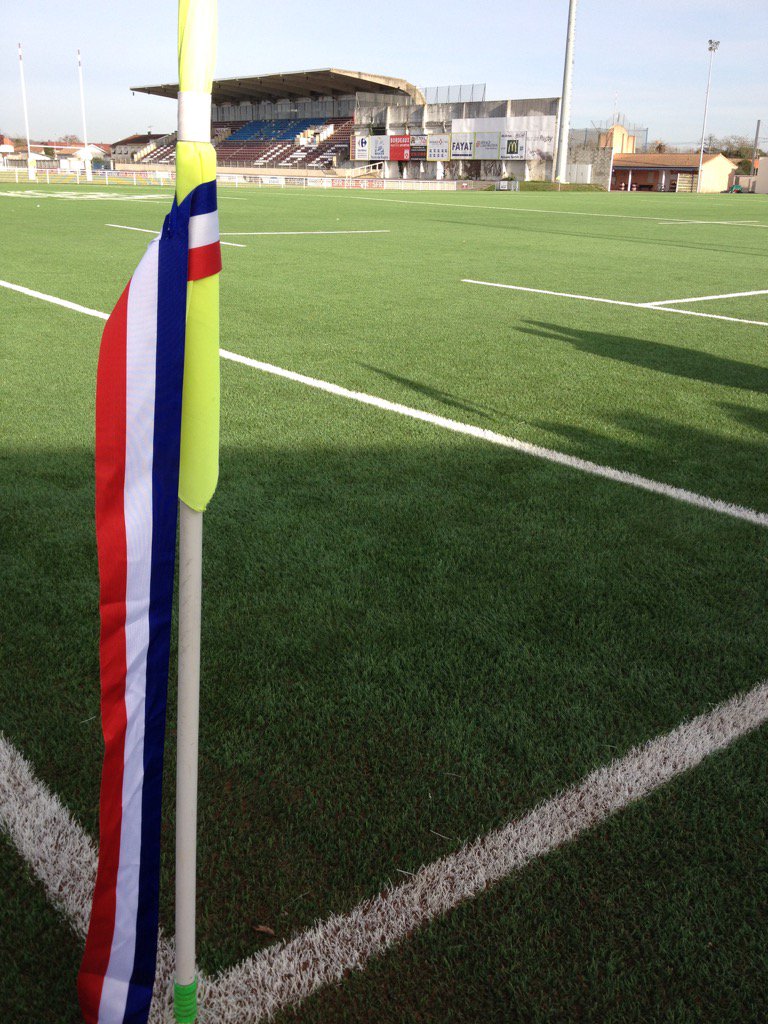 Villedebegles's tweet photo. Nouveau synthétique à Moga. haut de gamme avec une zone de poussée. Pour les joueurs pro et l'école de rugby. #ubb https://t.co/FySG39i8cn