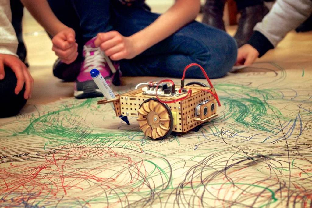 Otherbots's tweet image. LOFI at school. Yesterday we finished first round of robotics and coding classes at Sopot #lofirobot #robotics #cod…