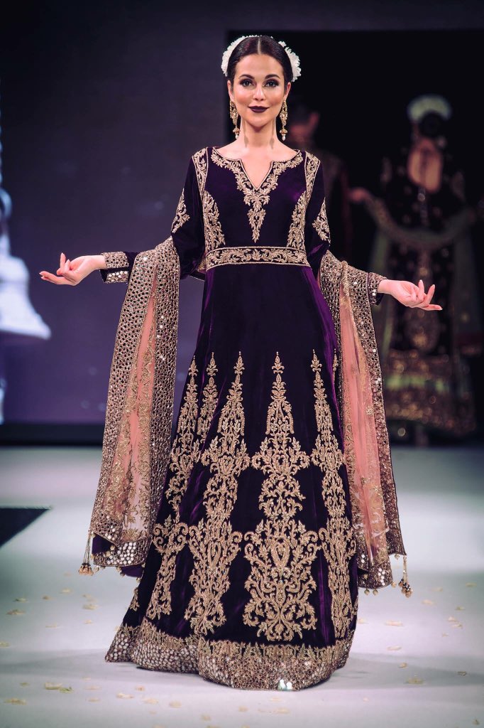 AsianaTV's tweet photo. #ABS2015: Decadent designs by Sache for couples who want to compliment eachother. How adorbs are Rayhaan&amp;Inaaya!😍 https://t.co/Z9AkoWnDM5