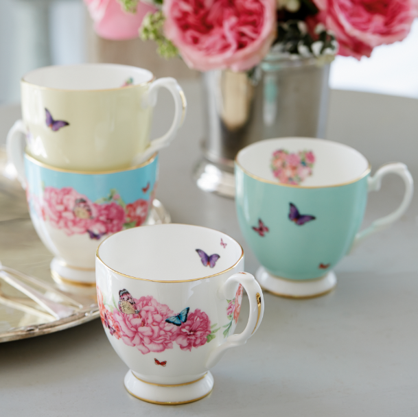 RoyalAlbert_UK's tweet photo. Treat her to a vintage mug from our @MirandaKerr collection this Christmas. https://t.co/lj4K5QHmcF #TeaWithMiranda https://t.co/Zl5H4MyiYy