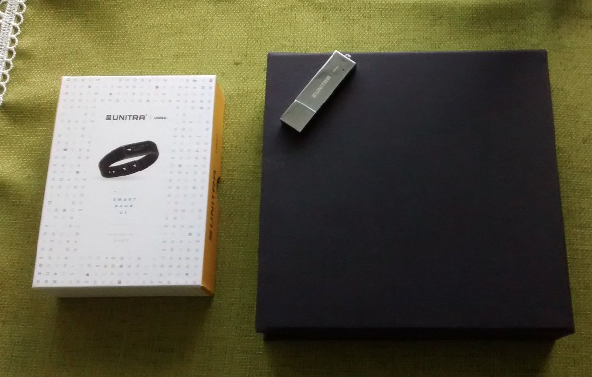 krzysiek_borek's tweet image. Tajemniczy sprzęt firmy #UNITRA w końcu dotarł @onetechpl Myślałem, że będą to słuchawki,a to smartband i pendrive