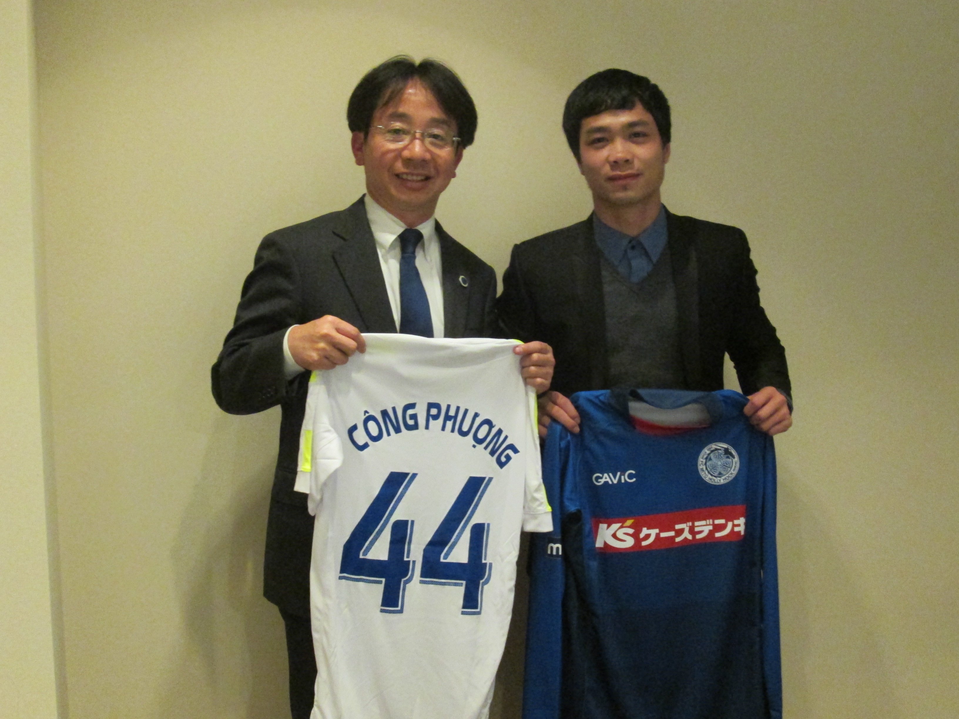 ট ইট র 沼田 邦郎 ベトナム代表 グエン コンフォン選手 ホーリーホックへ加入内定いたしました ベトナムサッカー黄金世代の代表格であり ベトナムのメッシ の異名で知られており 国民的スーパースターです 先月に来日した時の写真です 本当に楽しみです