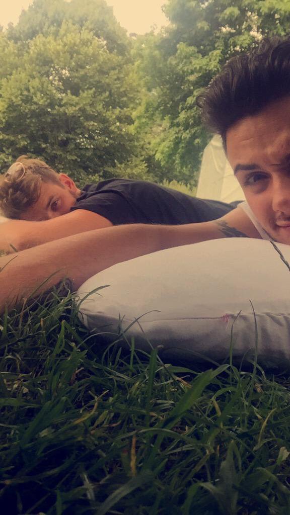TomclayUpdates's tweet photo. #ThrowbackThursday Tom &amp; Barclay earlier this year ❤️ https://t.co/7Oy5jKGVsp