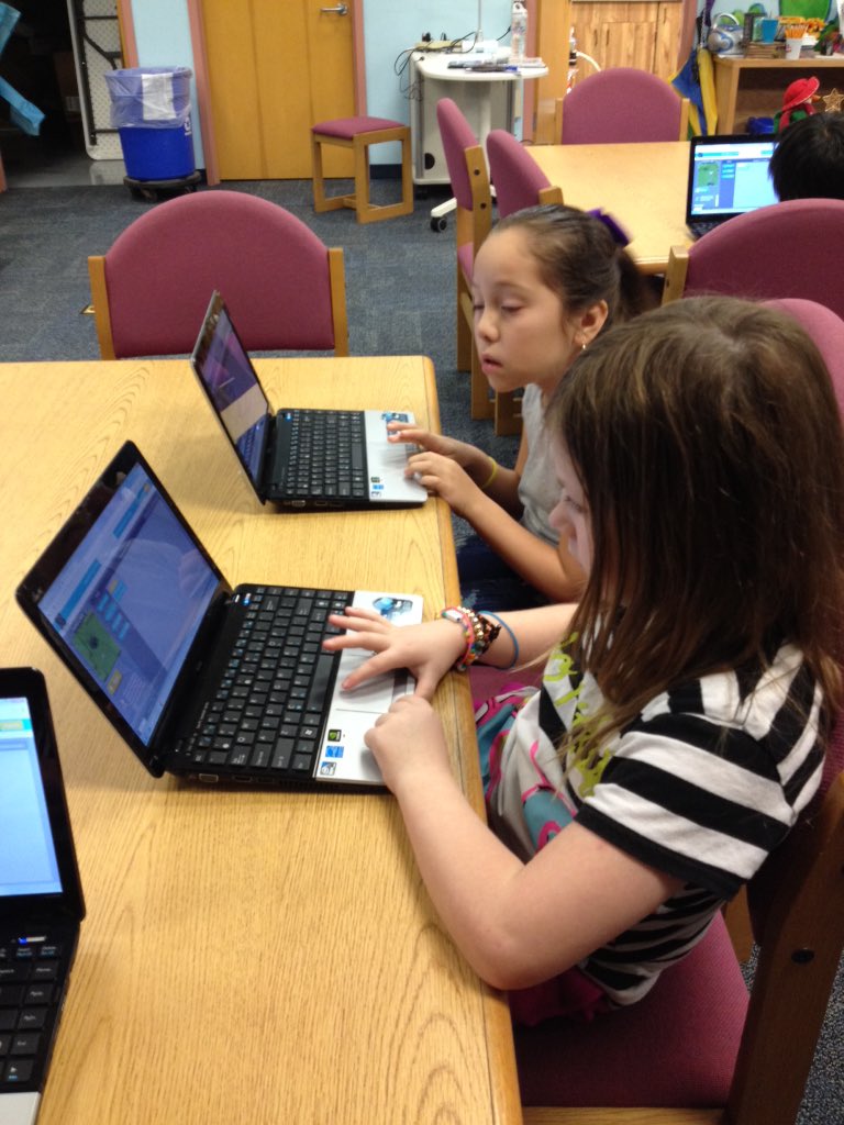 Langfordlib's tweet photo. Day2 of hour CD-R starts with 2nd grade yellow group #AISDproud #hourifcode https://t.co/Lf6vXlo259