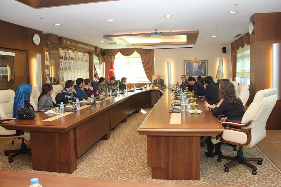 Gezmek bizim de hakkımız :)
Dün, Uyuşmazlık Mahkemesi'ne kulüp üyeleri olarak yaptığımız geziden bir kare.