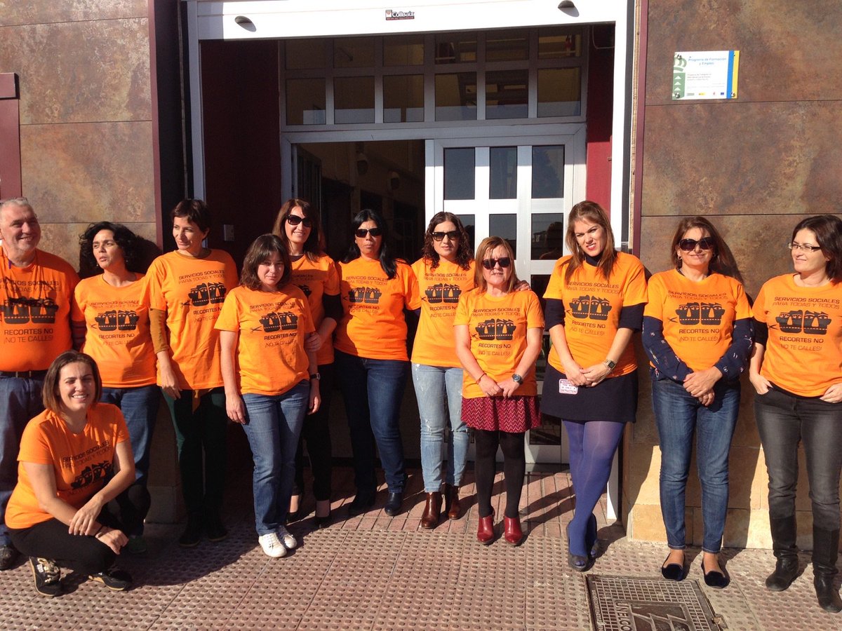 ColegioTSLP's tweet photo. Personal del Ayuntamiento Puerto del Rosario #NoalaReformaLocal #MareaNaranja #ServiciosSociales https://t.co/cEuoDu0kyX