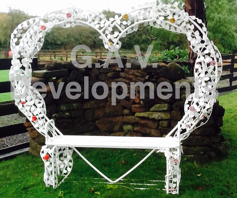 GAVDevelopments's tweet image. Wedding Swings/Benches..purchase or hire. Global shipping available when purchased💍 #weddingprops #weddings #benches