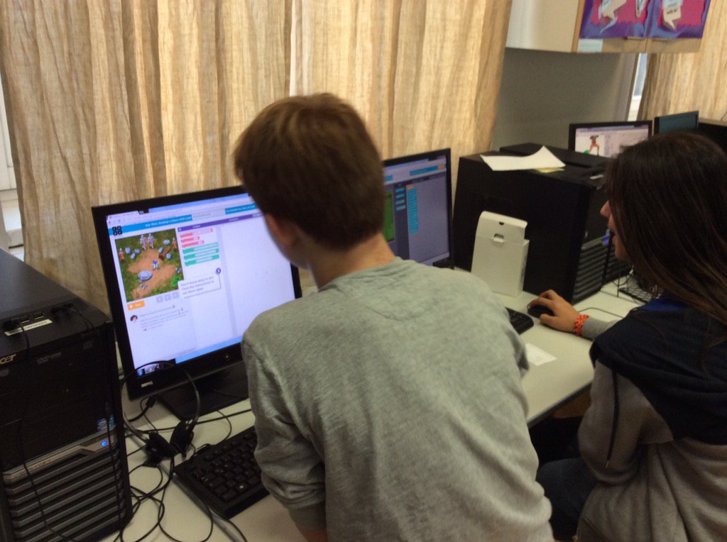 DesignAtDanube's tweet image. #HourOfCode grade 8 style... Halfanhourofcode!! @hadip