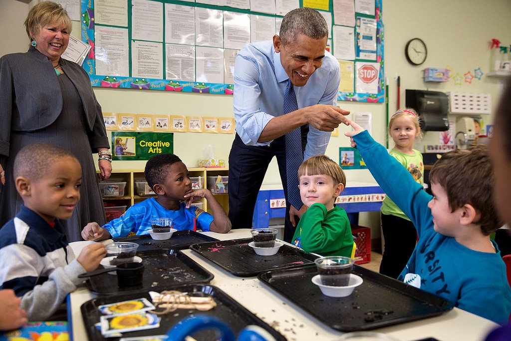 Scholastic's tweet photo. Teachers! @ 5pm ET, @WhiteHouse &amp; @usedgov will take q's re: Every Student Succeeds Act --> https://t.co/axHHpiYWaS https://t.co/2H8u5pDe7o