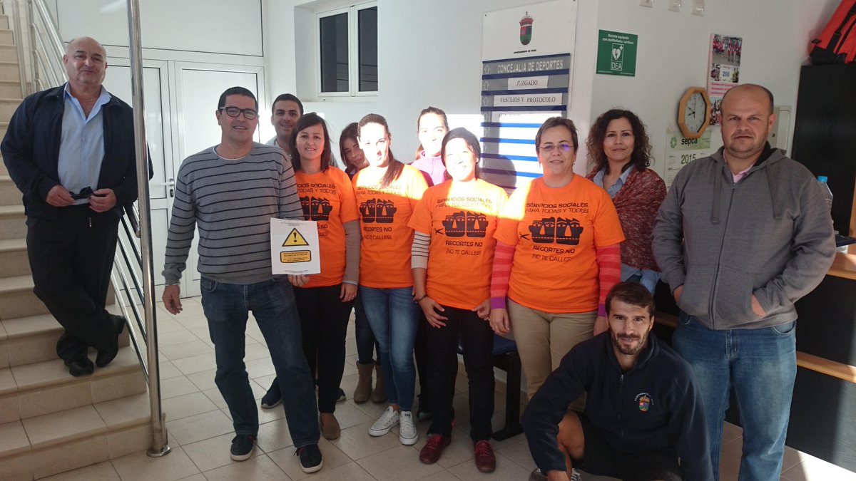 ColegioTSLP's tweet photo. Personal del Ayuntamiento de Yaiza #NoalaReformaLocal #MareaNaranja #ServiciosSociales #DerechosHumanos https://t.co/ELivE9N84L