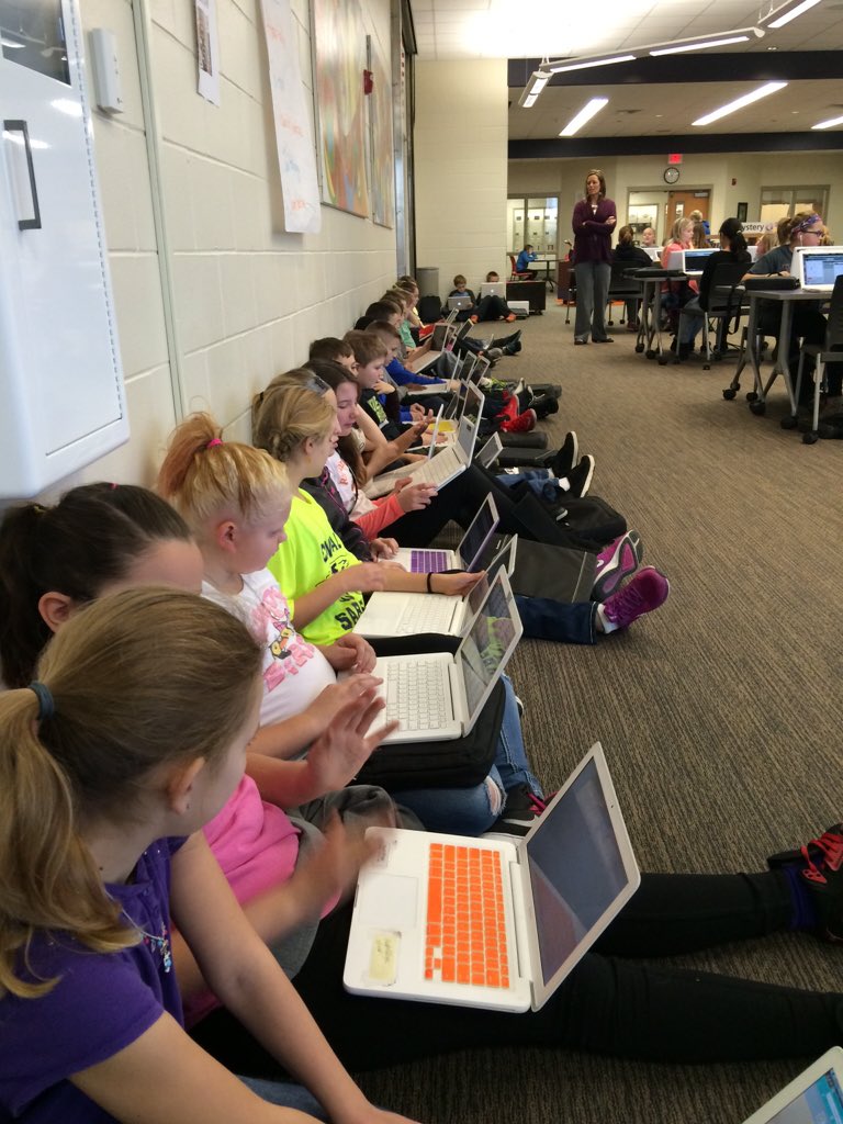 A_Wichman's tweet image. Coding craze @CentralDeWitt! #HourOfCode #CodeIowa