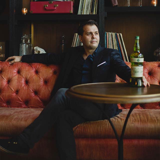 thirsty_mag's tweet photo. We sat down with @simonjford for this weeks #DrinkingWith https://t.co/kemNGeCuxt of @FordsGin https://t.co/v2roQIq0sN
