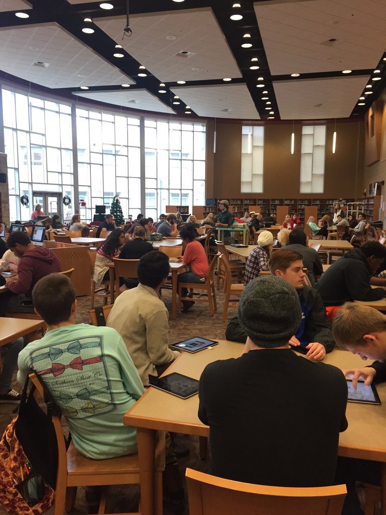 ukyengineering's tweet photo. RT @grlygrlwunder: Over 100 GRC kids coding at once! Partnered w/ @UKEngineering #STLPLevelUp #HourOfCode https://t.co/xW3RDOSExx