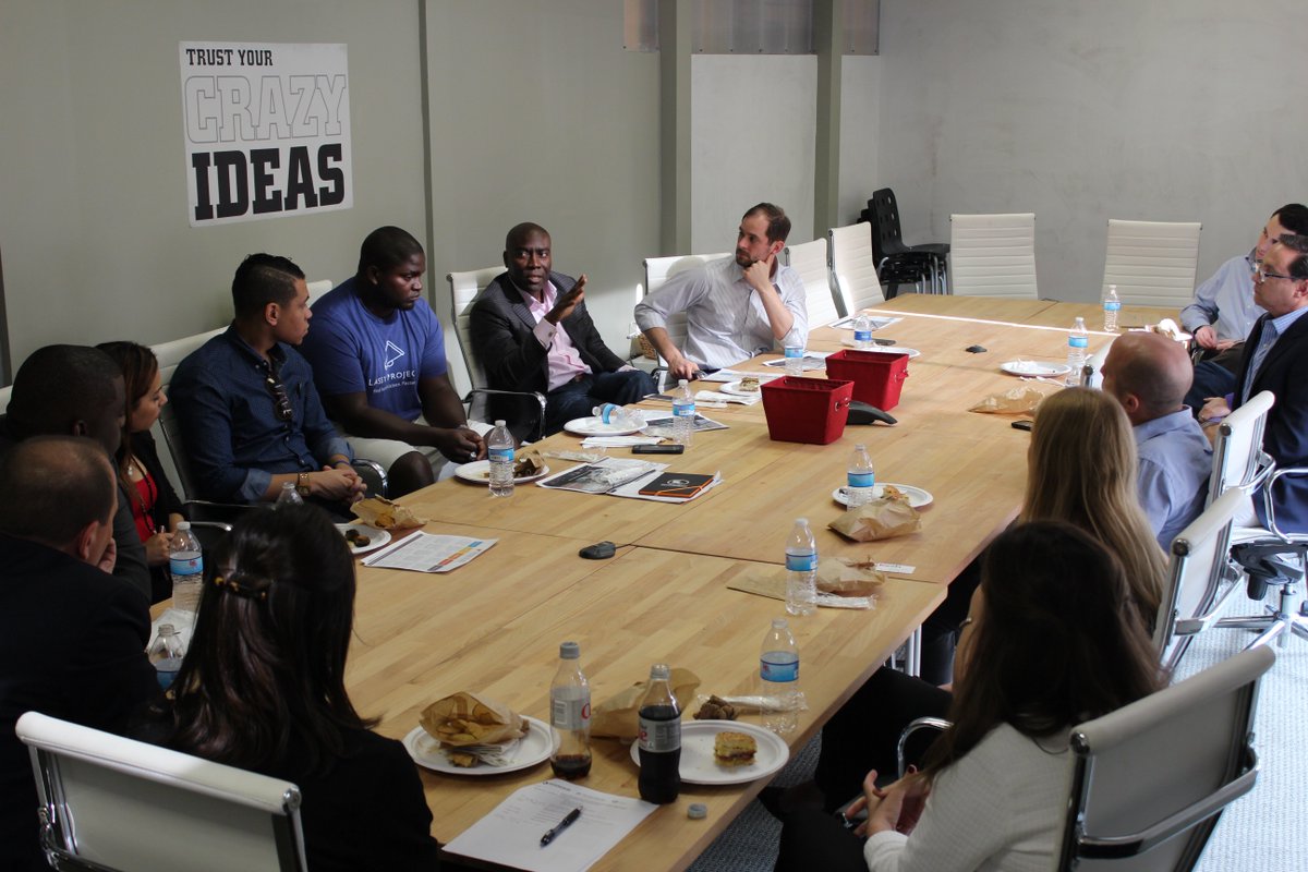 TheIdeaVillage's tweet image. #IDEAtour participants from around US talk w/ #local #entrepreneurs during their #nola visit