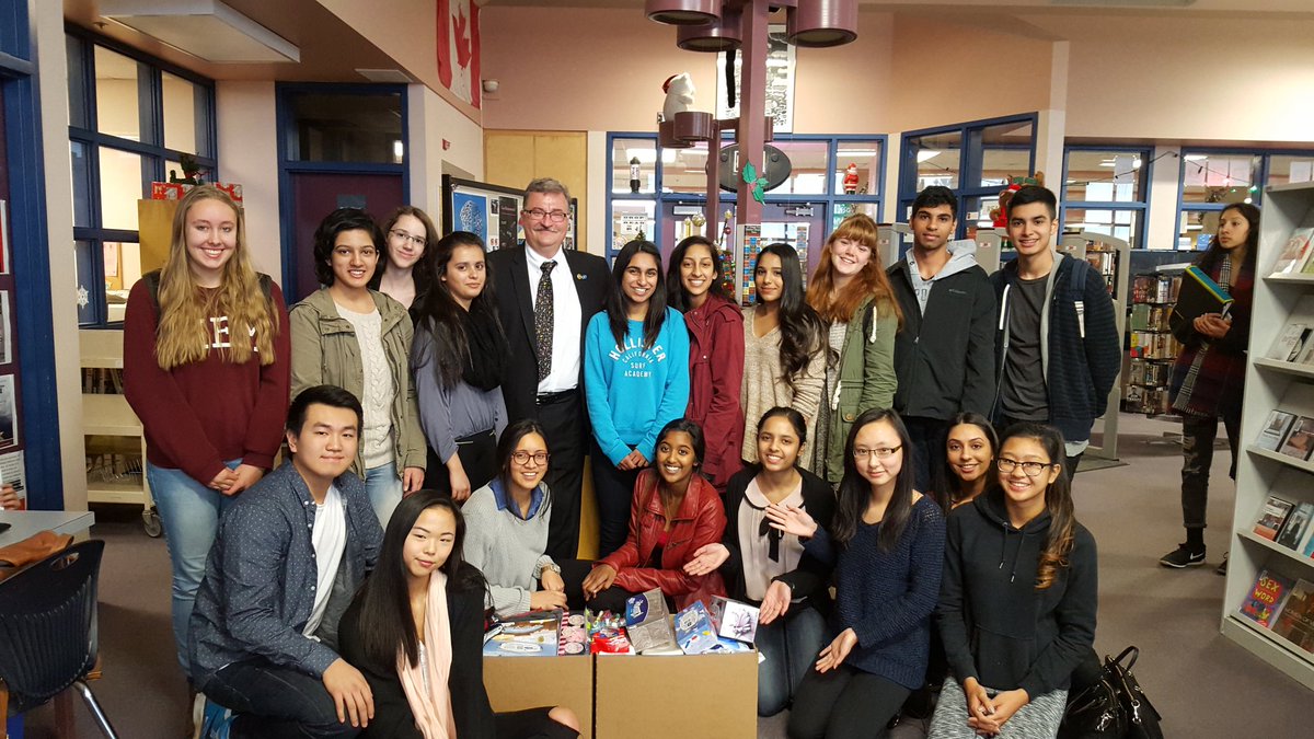 LTInteractClub's tweet image. Thank you Douglas Dunn from SOS Children's village for visiting our school! Together we can make a positive change!