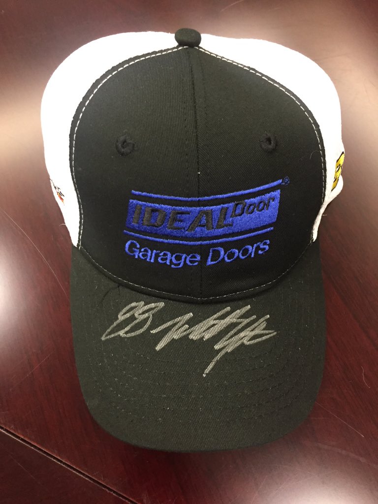 ThorSportRacing's tweet photo. How does a signed @Matt_Crafton hat-a-day giveaway sound? RT this for your chance to win! #14DaysOfChristmas https://t.co/f57zLkksCv