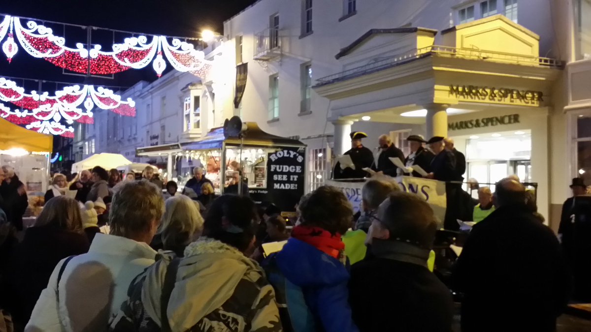 Great product placement by #rolysfudgetrailer #stratforduponavon #rolysstratford <a href="/rolysstratford/">Roly's Stratford</a> Warm fudge #yumyum