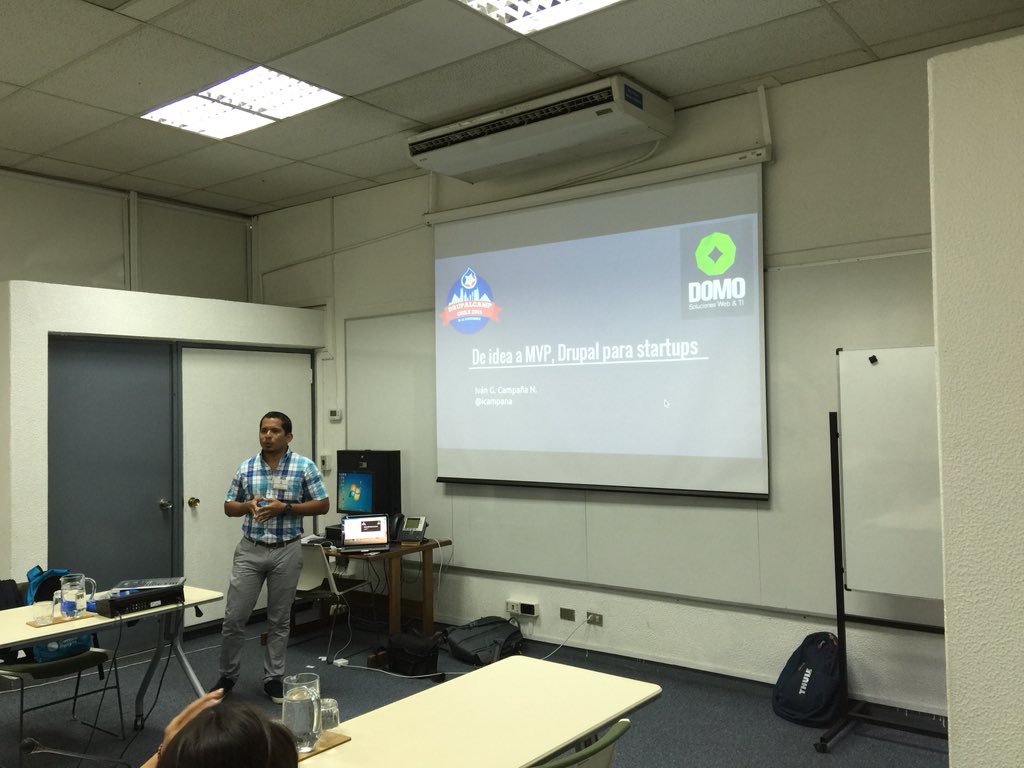 drupalcl's tweet image. @icampana en su charla &quot;De idea a MVP, Drupal para Startups&quot; #DrupalCampChile2015