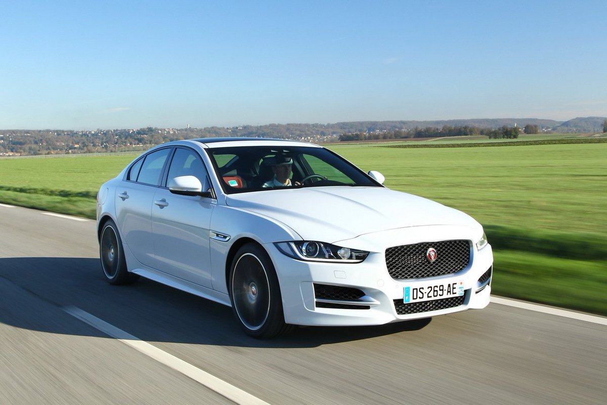 La #Jaguar XE remporte le premier #TropheesArgus des internautes ow.ly/VHxaz Bravo @JaguarFrance