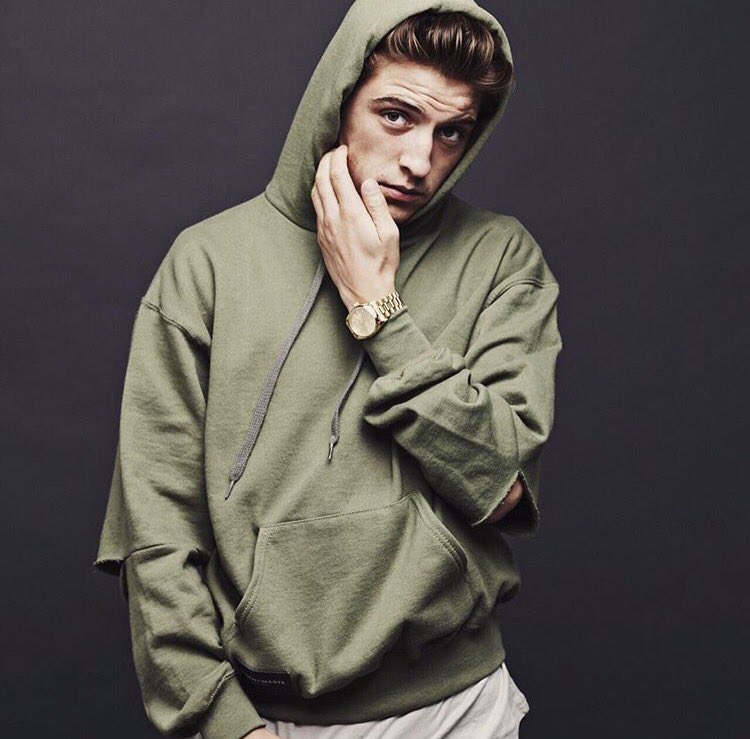 GiovanniLaisina's tweet photo. Wat een heerlijke foto shoot was dit @LilKleine 💥💥💥 https://t.co/o0BnBcMzRb