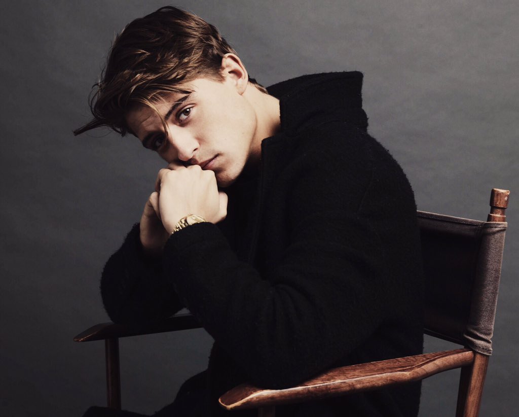 GiovanniLaisina's tweet photo. Wat een heerlijke foto shoot was dit @LilKleine 💥💥💥 https://t.co/o0BnBcMzRb