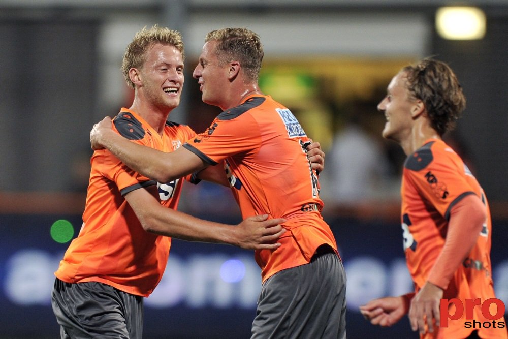 Reportage <a href="/fcvolendam/">FC Volendam 🔶</a>: 'studenten' <a href="/gerryvlak/">Gerry Vlak</a> en <a href="/BSteltenpool/">Bert Steltenpool</a> over Tuijp en @keesKwakman14 bit.ly/1RGIa0q