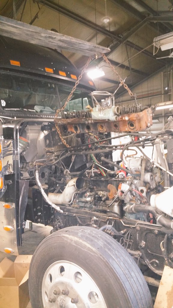 repairsquadd's tweet photo. 60 series Detroit  #overhaul https://t.co/G6v23yAoH6