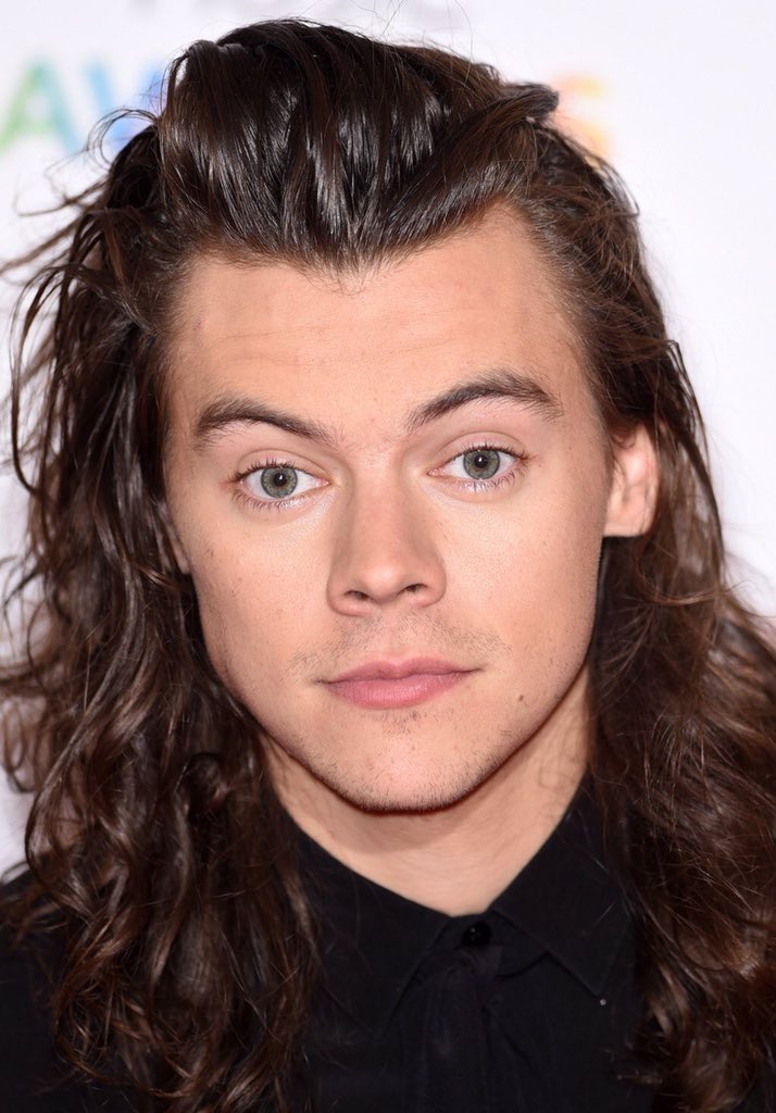 1DArmyMNL's tweet photo. Harry at the BBC Music Awards Red Carpet (12/10/15) https://t.co/w1xs0LdBSn