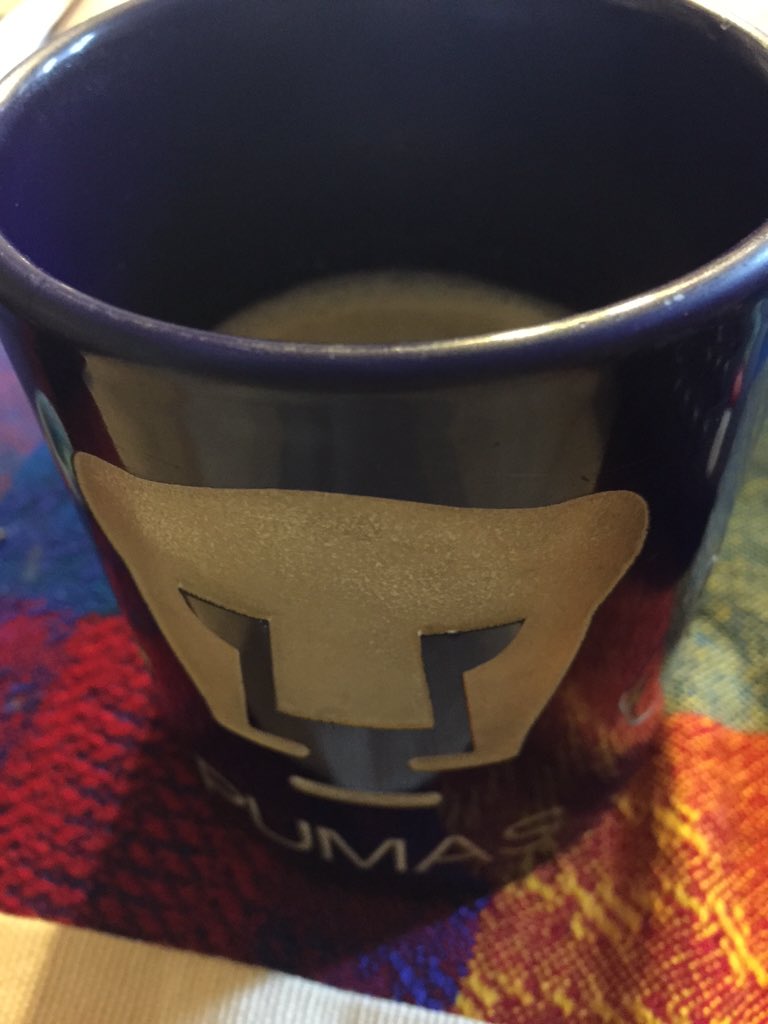 LUPITAMARTINEZA's tweet photo. Café de campeones #PUMAS https://t.co/9Vod3kGMHi