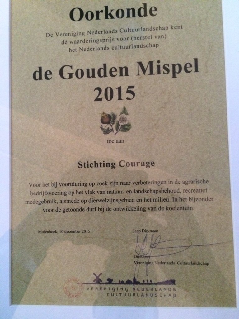 Marillooms's tweet photo. Proficiar @Courage2025 @CareldeVries01 en alle #koeientuin partners met winnen vd #goudenmispel2015 @nl_weer_mooi https://t.co/r6ZPXPP04h