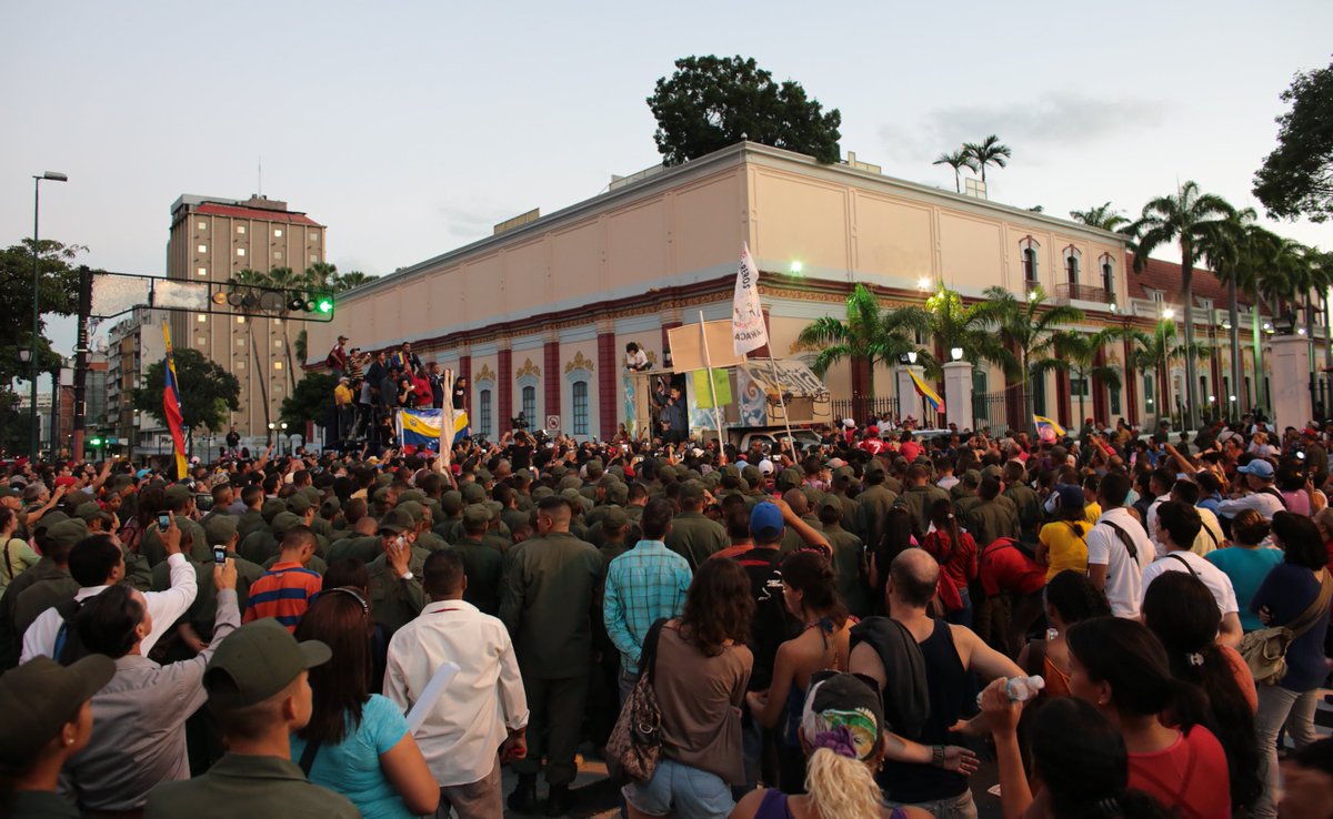 PartidoPSUV's tweet photo. #LoDijoMaduro: O salimos de este atascadero o Venezuela va a entrar en un gran conflicto. #ConLaMoralChavistaEnAlto https://t.co/04SLvErdpx