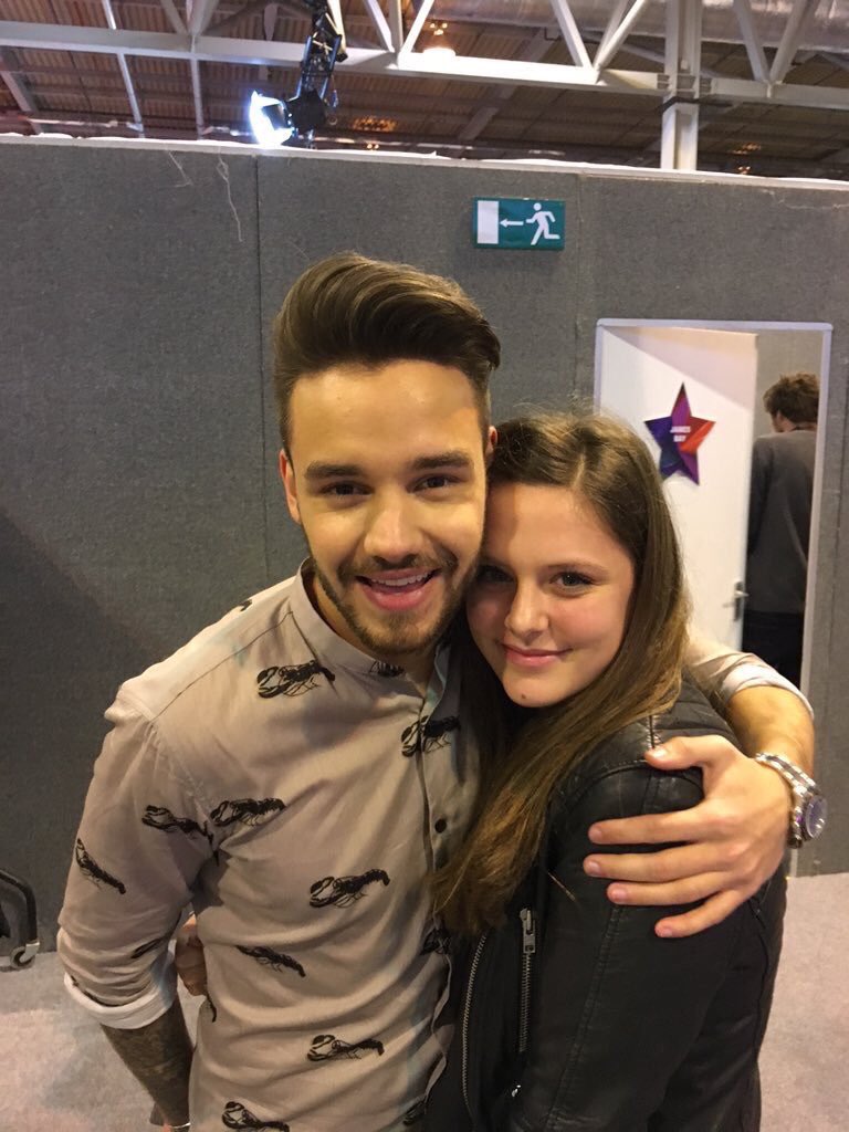 1DArmyMNL's tweet photo. The boys with fans at BBC Music Awards! (12/10/15) https://t.co/BbyTANc8yP