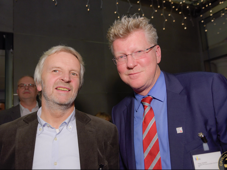aigner_pr's tweet photo. Digital Business Trends-Awards - Ulla, Natalie u. Peter mit Peter Morawetz, HG des MedienManagers #DBT #APAIT #sdone https://t.co/QowBGlIlLO