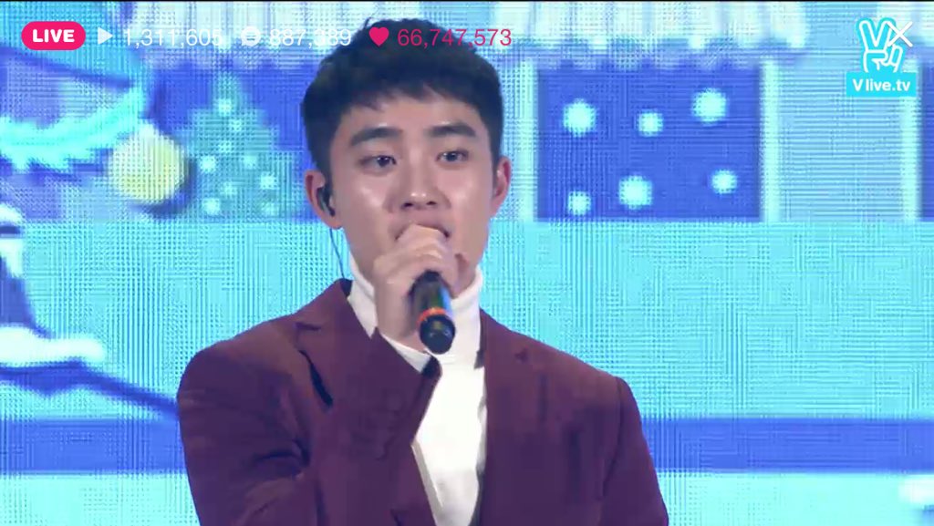kyungsoodyodo's tweet photo. 151012 #EXO #SingForYou #ComebackStage at Lotte World  💕💕💕 "Unfair" Performance Stage (Last) https://t.co/YT6aYj4EUp