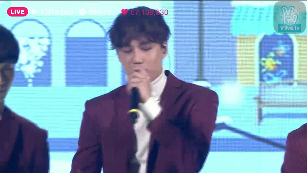 kyungsoodyodo's tweet photo. 151012 #EXO #SingForYou #ComebackStage at Lotte World  💕💕💕 "Unfair" Performance Stage (Last) https://t.co/YT6aYj4EUp