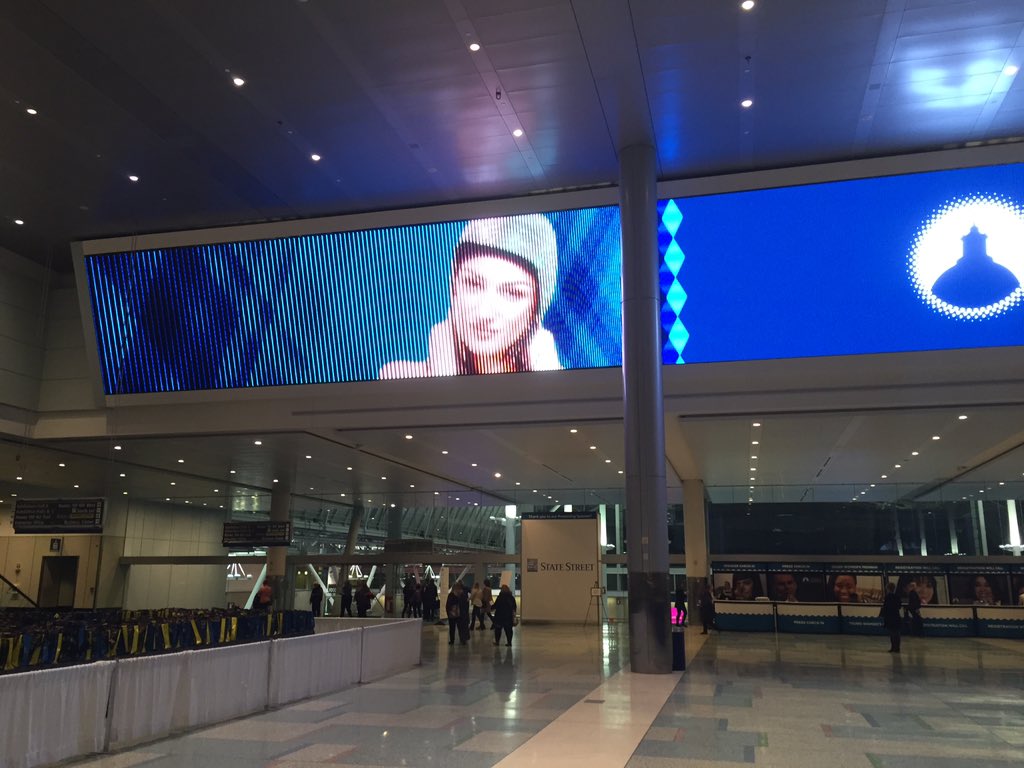 bfrogameni26's tweet image. What a great night!! @_KellyDempsey_ @TimGunn #teamfannypack #designerkelly @HouseofCcuoco