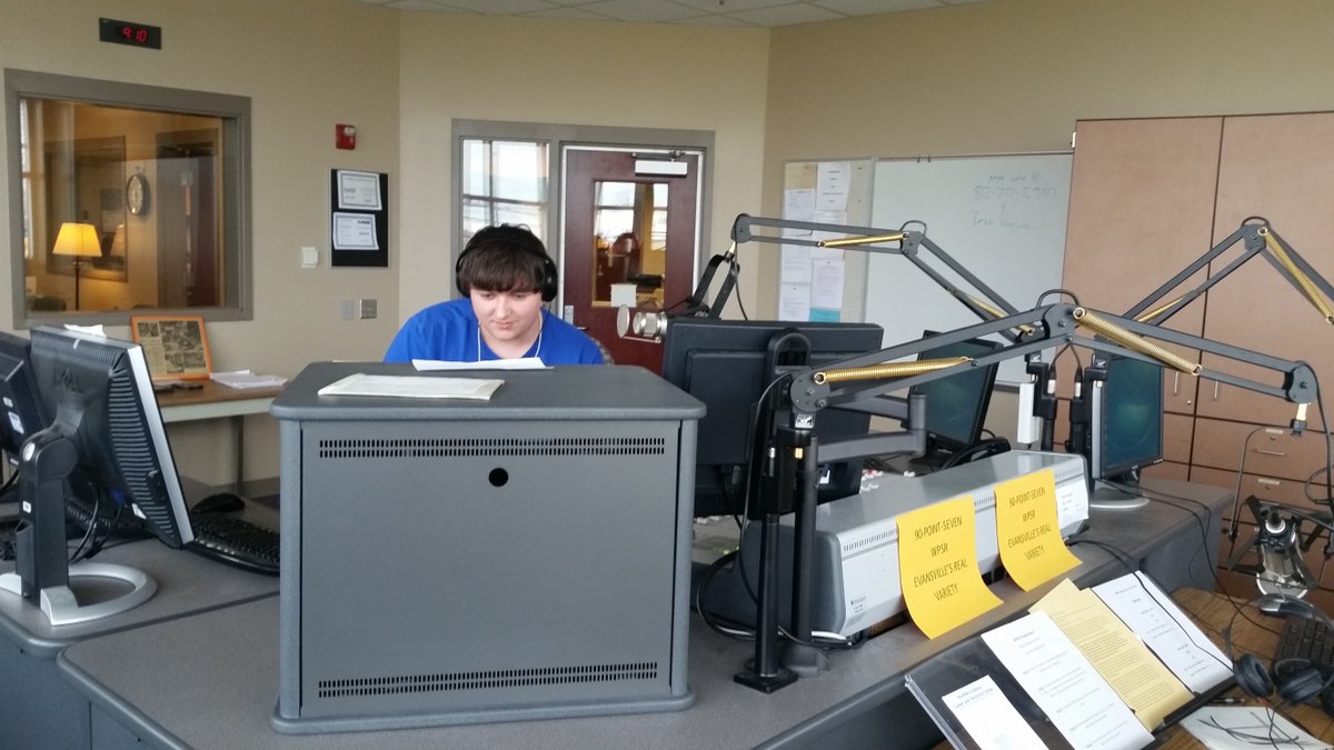 90.7 WPSR tweet media