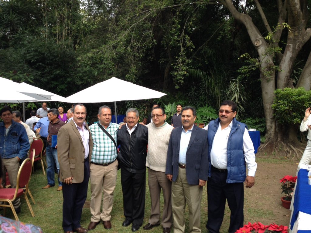 MoralesBarud's tweet photo. Buen día, en reunión con agrupaciones de transportistas para la presentación de aplicación #ConectApp https://t.co/WD7WDclLfA